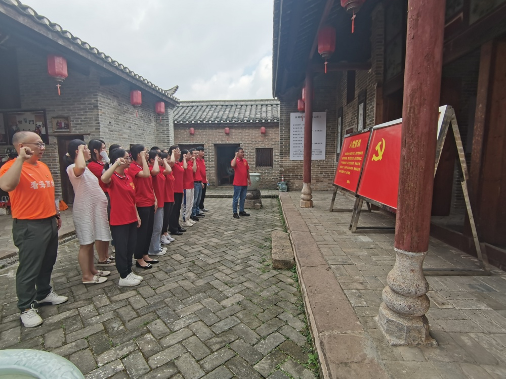 党员重温入党誓词