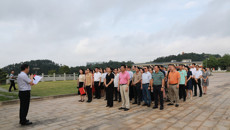 以学正风 我校在新建成的竹园廉洁文化长廊开展廉洁文化现场教学