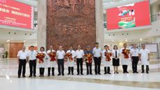 自治区副主席廖品琥一行到附属国际壮医医院慰问一线医务工作者