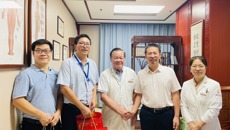 “双节” 前夕，附属国际壮医医院领导看望慰问外聘、返聘专家