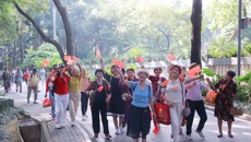 一附院组织离退休职工开展重阳节登高活动