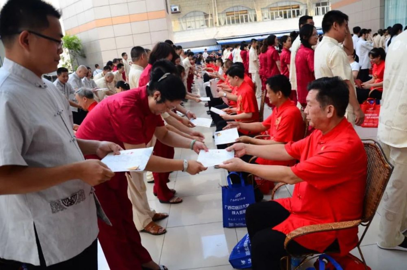 师承班拜师仪式。星空彩票老版本下载供图