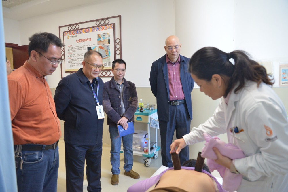 参观药物竹罐疗法