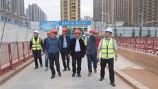 附属瑞康医院唐友明院长到凤岭南医院项目工地检查指导工作