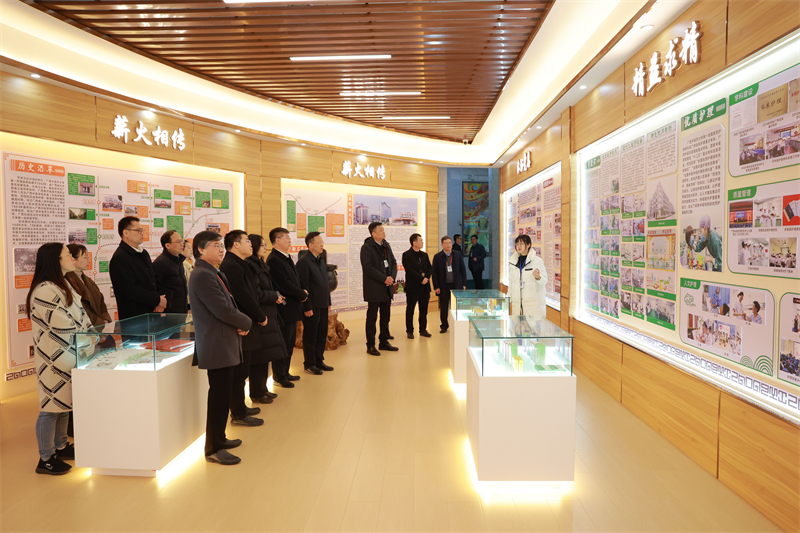 01 参观院史馆231A2880