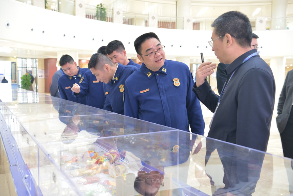 参观壮瑶医药健康产品