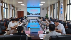 我校召开党委理论学习中心组学习（扩大）会暨党纪学习教育集中学习