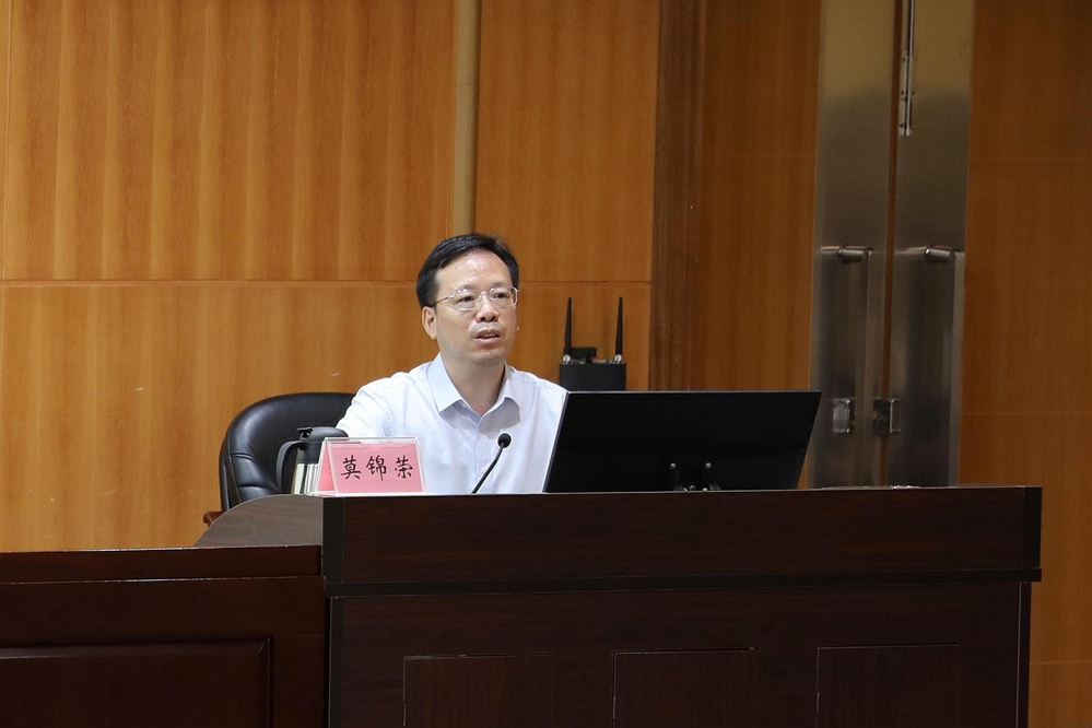 莫锦荣书记作开班第一讲