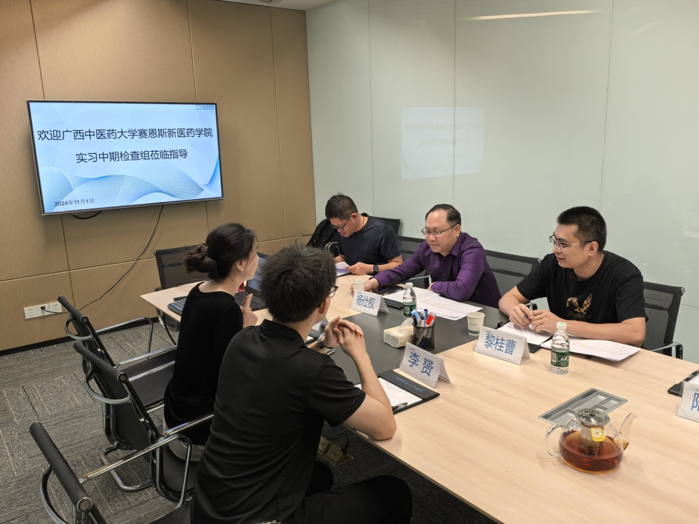 检查组与企业方进行座谈交流