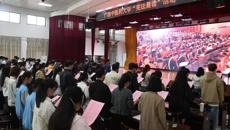 学校开展国家宪法日“宪法晨读”活动