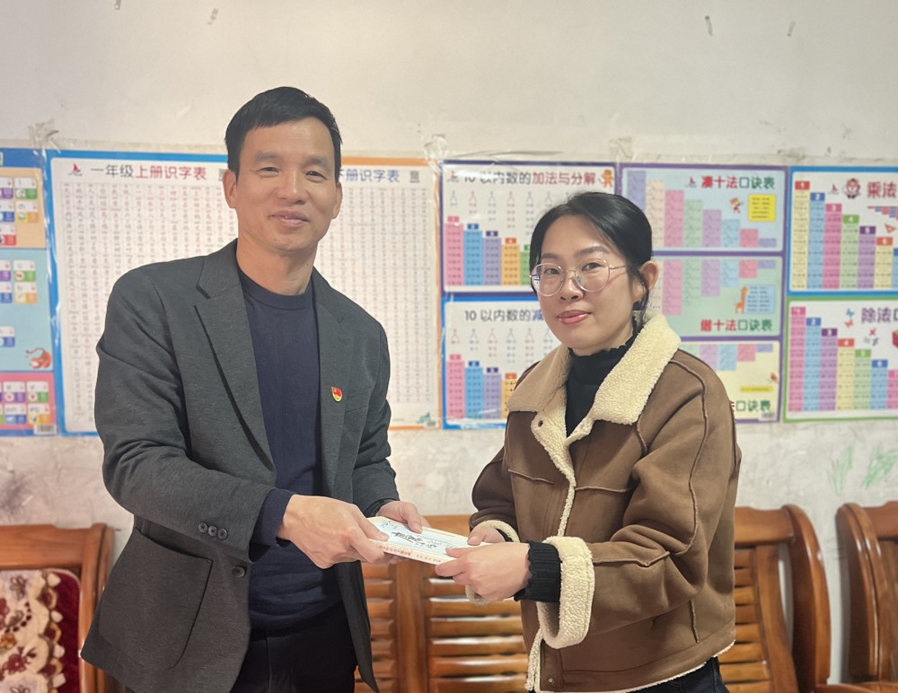 公司党委副书记、董事长、总经理覃明雄进行廉政家访