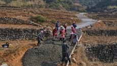 情系联伍：星空彩票老版本下载修路惠民