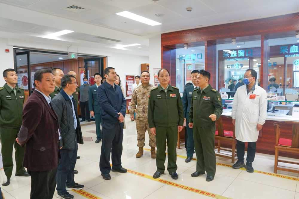 范江文、李瑜现场了解兵检工作情况