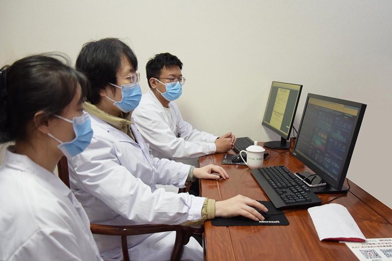 医院院长唐红珍应用DeepSeek智能AI优化门诊及带教工作