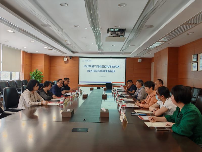 ▲与东莞康华医院管理部门座谈交流