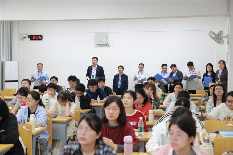 检查组巡视教学课堂