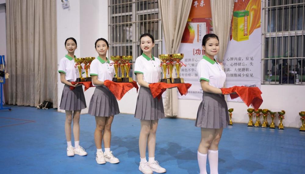 我校礼仪队风采