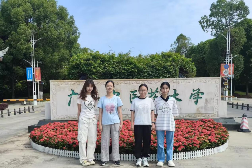 星空彩票老版本下载代表队队员合影