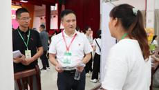 药学院教师深入双选会现场指导毕业生就业